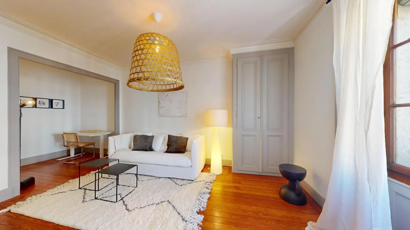 FURNISHED 3-ROOM APARTMENT - opposite the Eaux-Vives train station - Photo 2 of 17