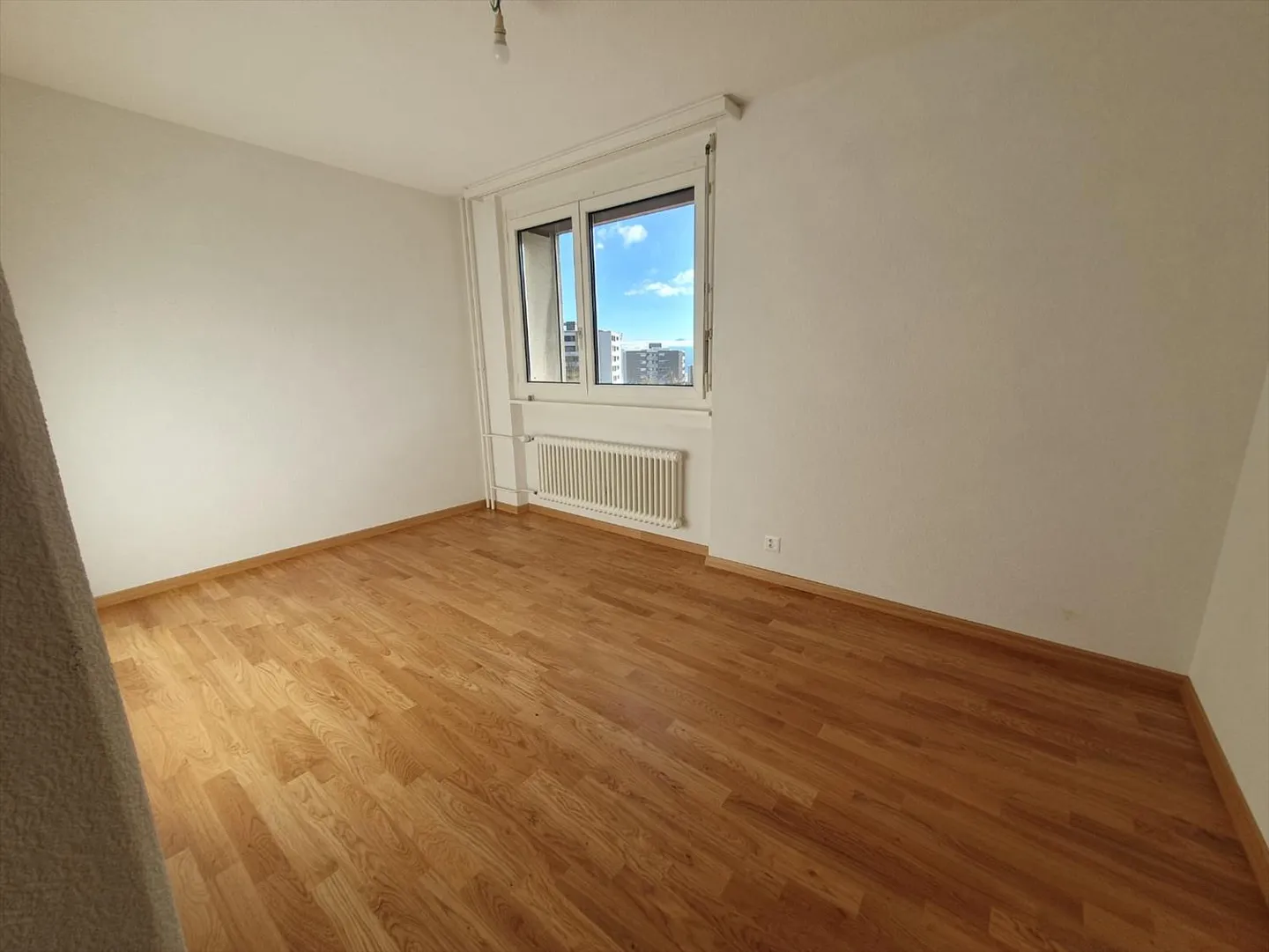 For rent spacious 4.5 rooms with lake view! - Photo 4 of 9