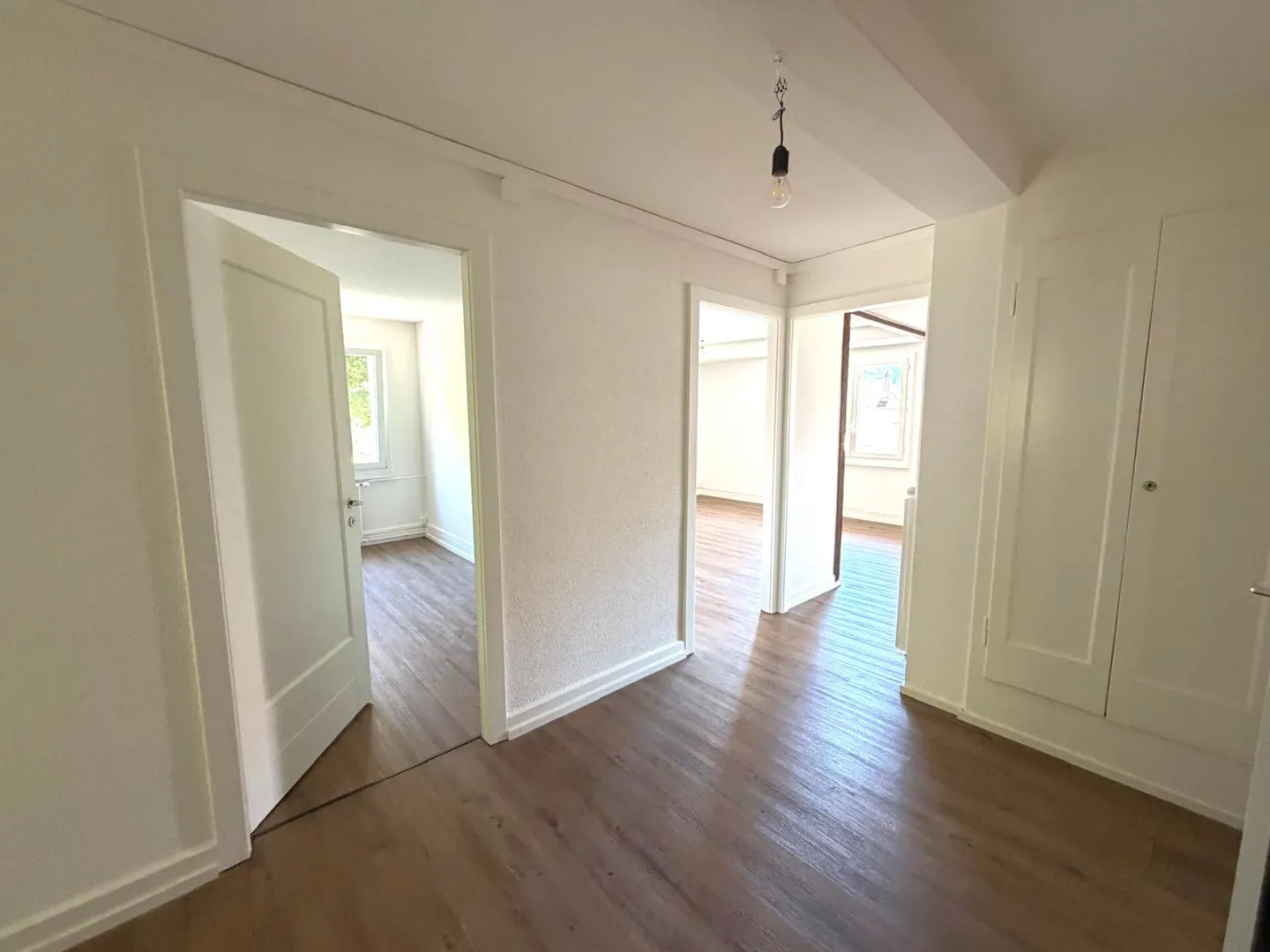 St-Imier, schöne renovierte 3.5-Zimmer-Wohnung im 2. Stock - Foto 3 von 8
