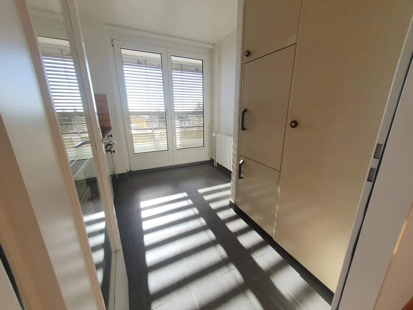 For rent spacious 4.5 rooms with lake view! - Photo 6 of 9