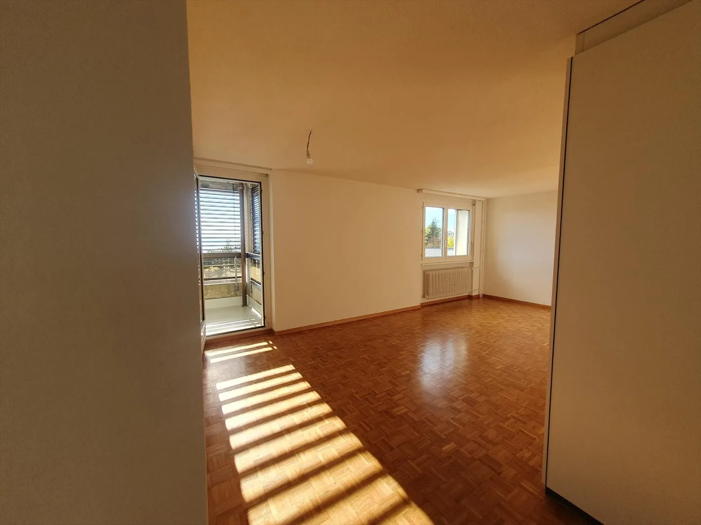 For rent spacious 4.5 rooms with lake view! - Photo 9 of 9