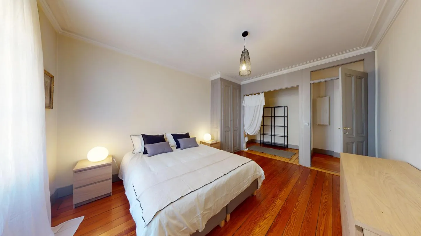 FURNISHED 3-ROOM APARTMENT - opposite the Eaux-Vives train station - Photo 8 of 17