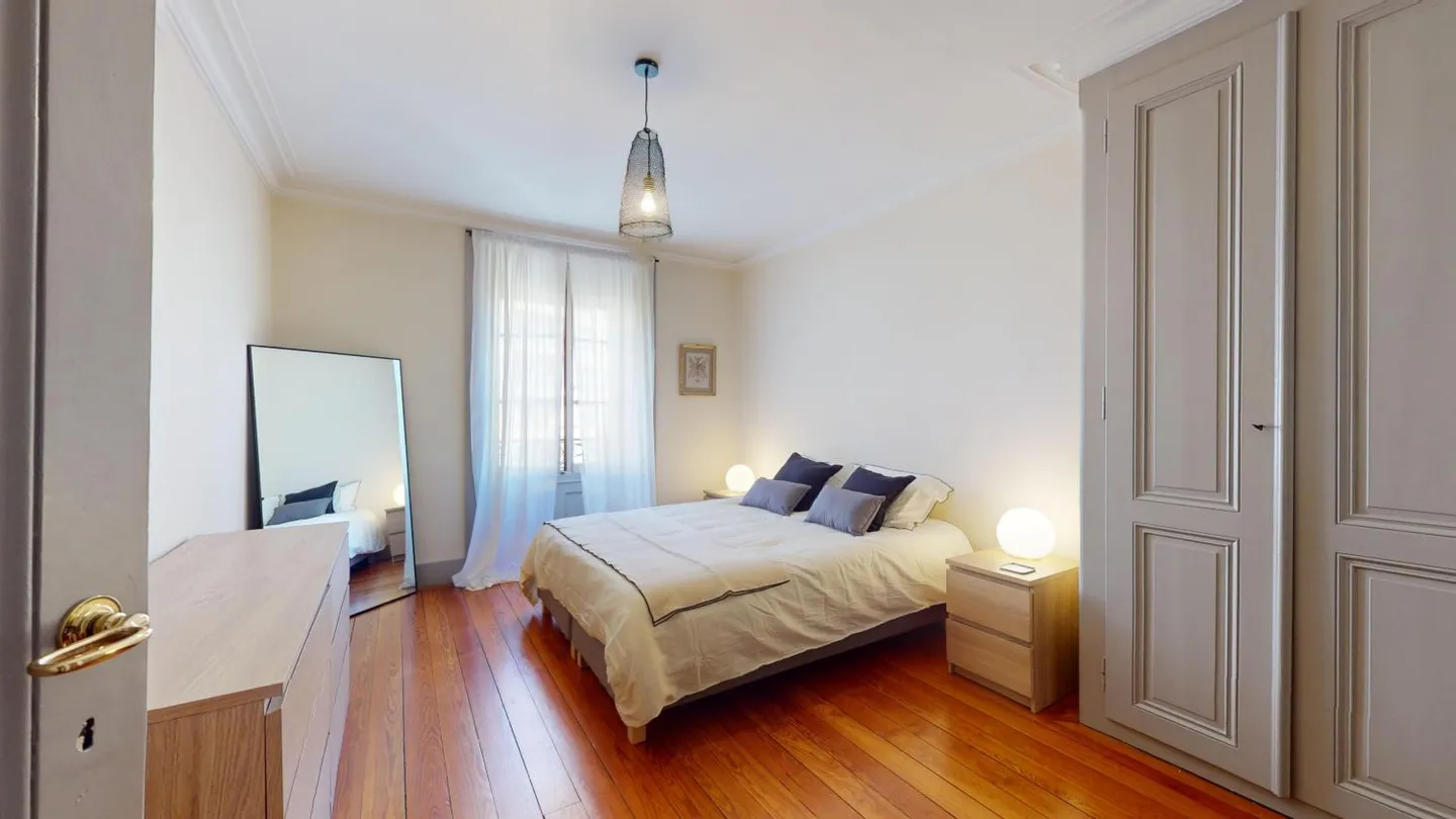 FURNISHED 3-ROOM APARTMENT - opposite the Eaux-Vives train station - Photo 9 of 17
