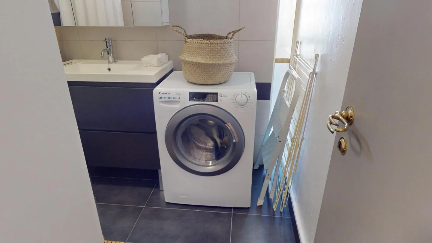 FURNISHED 3-ROOM APARTMENT - opposite the Eaux-Vives train station - Photo 11 of 17