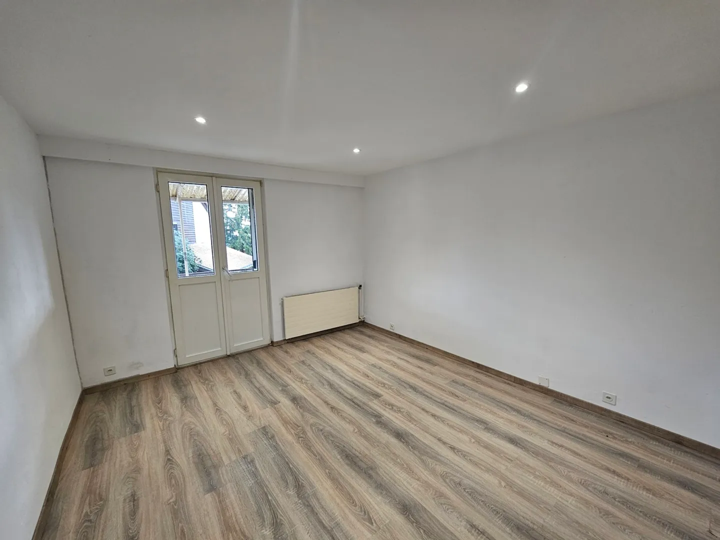 RARE! Appartamento di 7.5 stanze con giardino a Longirod - Foto 9 di 15