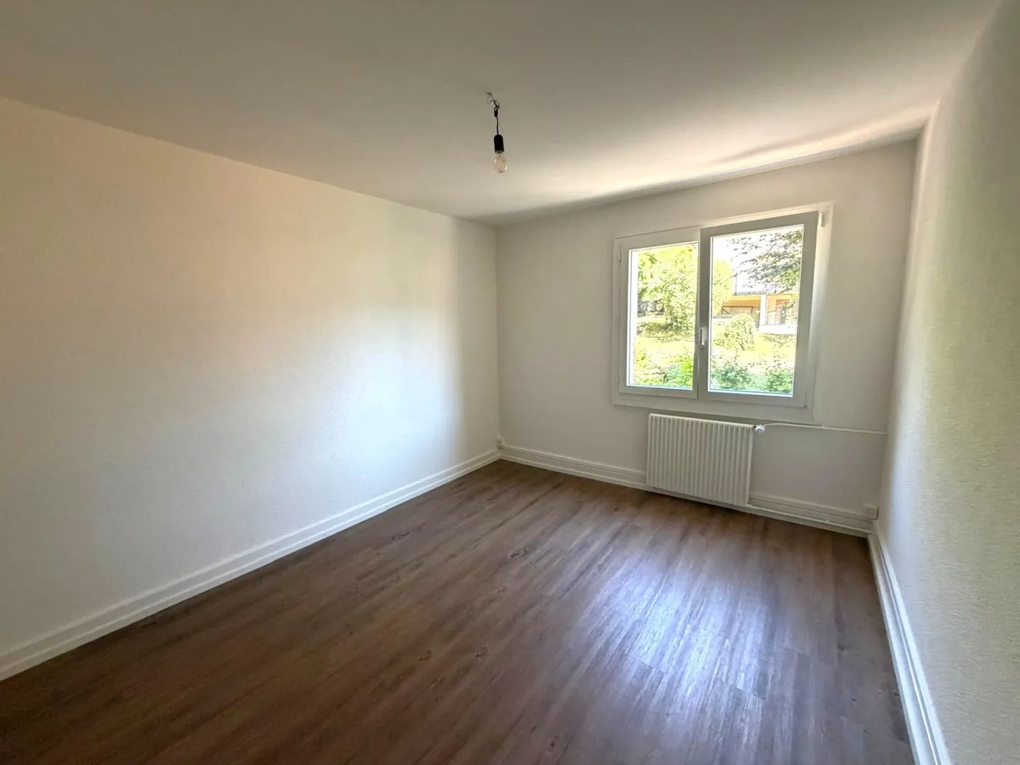 St-Imier, schöne renovierte 3.5-Zimmer-Wohnung im 2. Stock - Foto 5 von 8