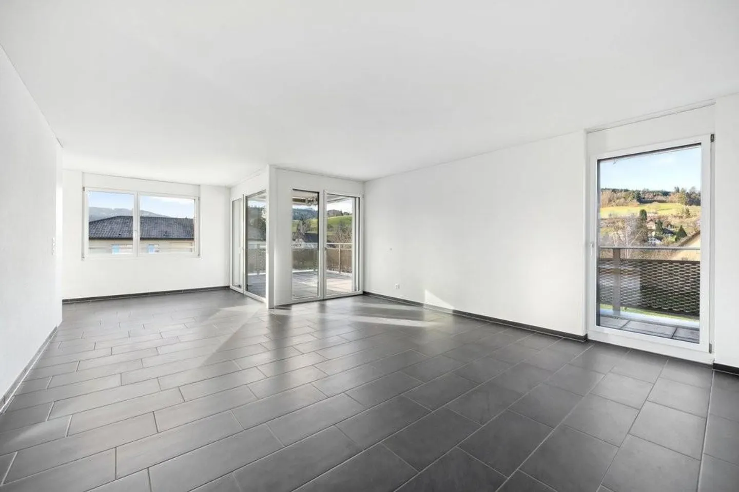 Modern 2.5-room apartment - ideal for singles and couples! - Photo 2 of 5