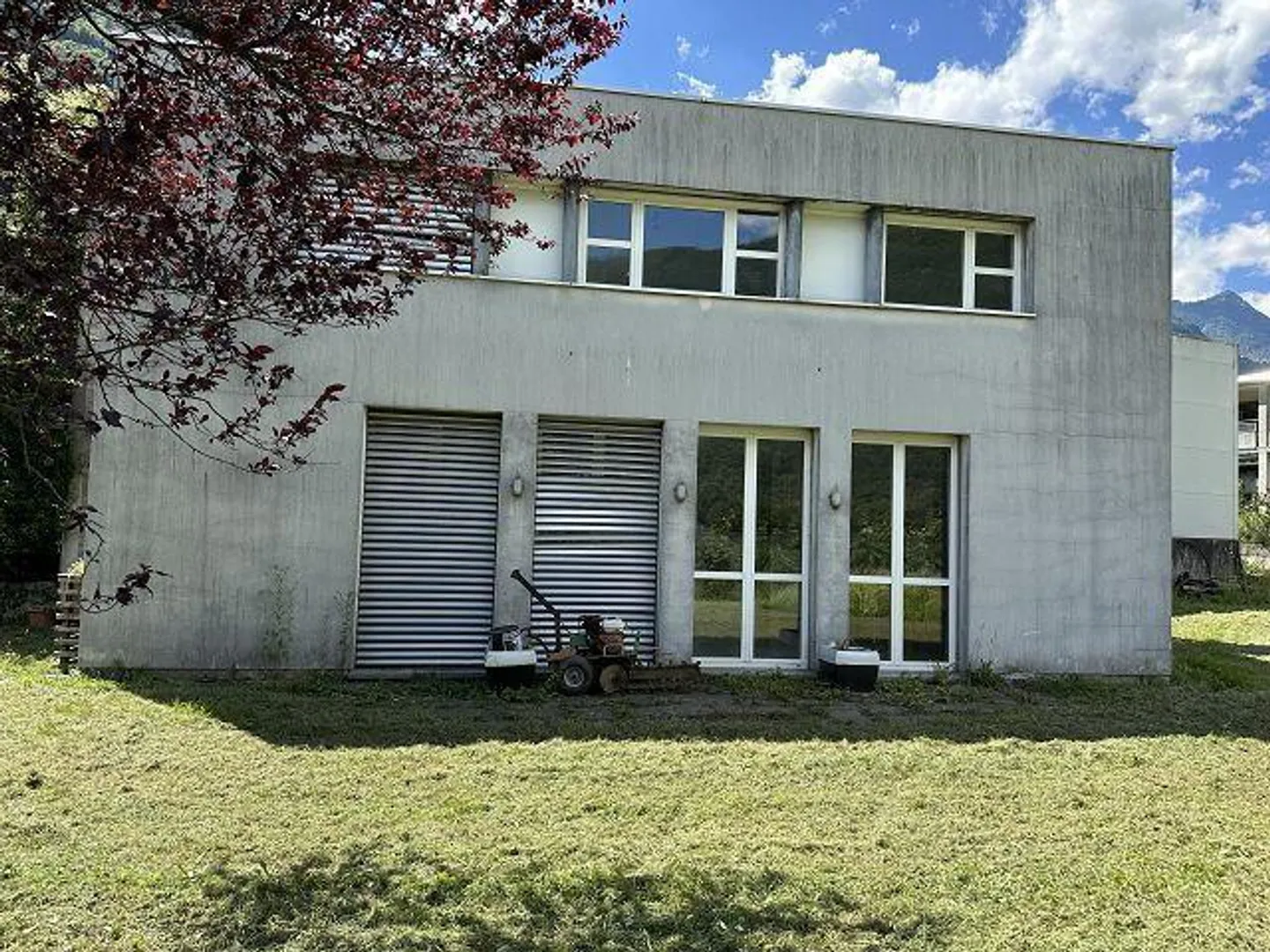 Moderne Villa mit Werkstatt - Foto 1 von 25