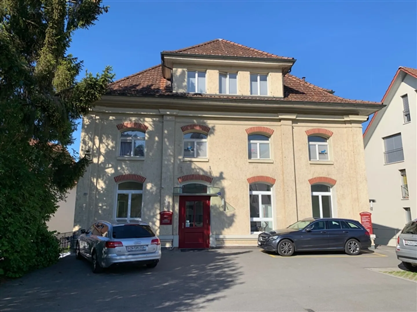 Commercial space in a central location with goods lift - Photo 1 of 5