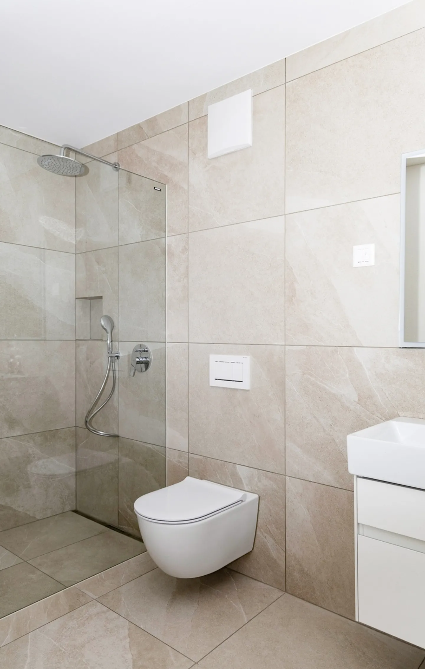 Modern living experience with a view in Rorschacherberg - Photo 10 of 12