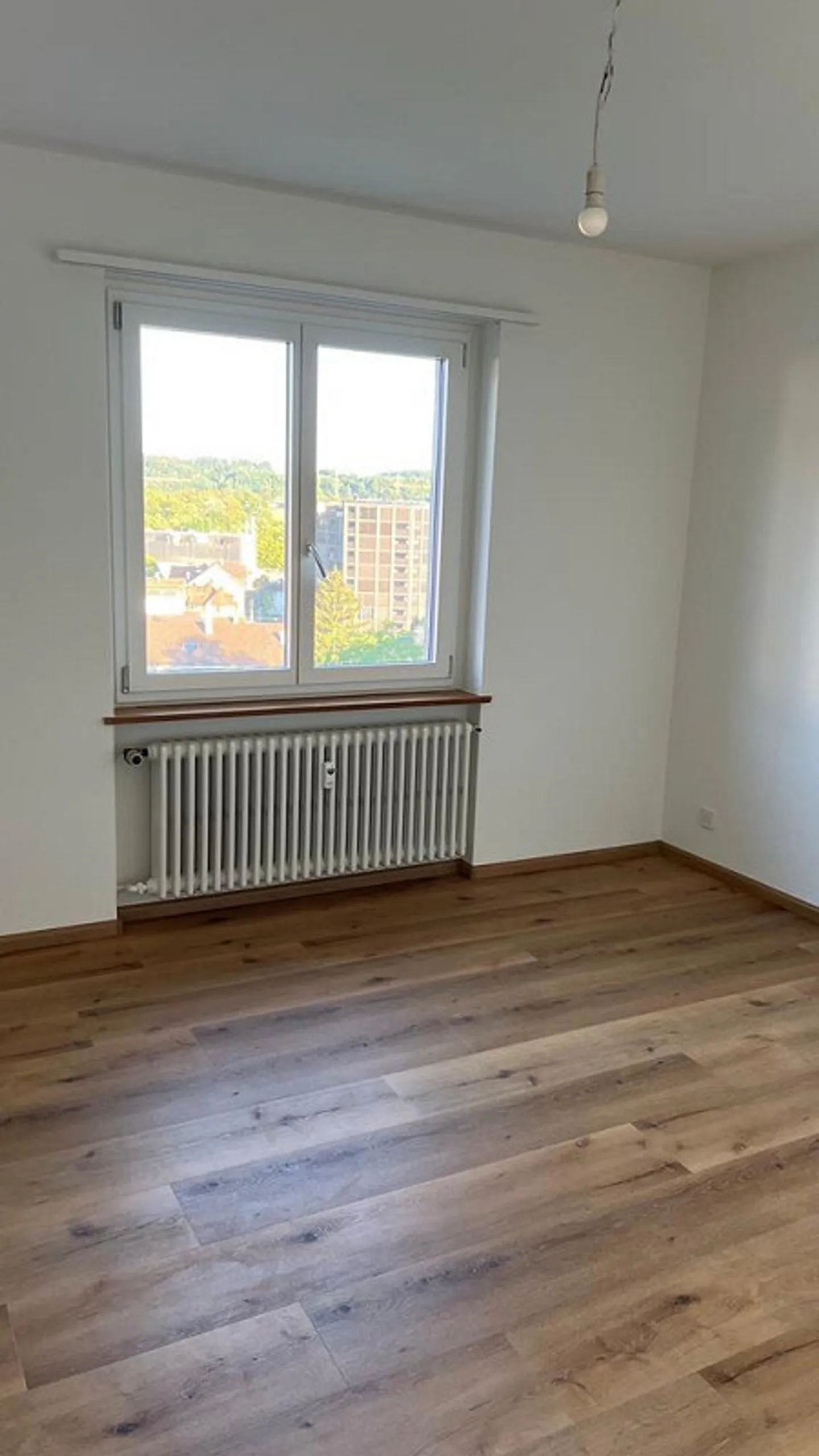 Renovated 4-room apartment on the 2nd floor - Photo 3 of 6