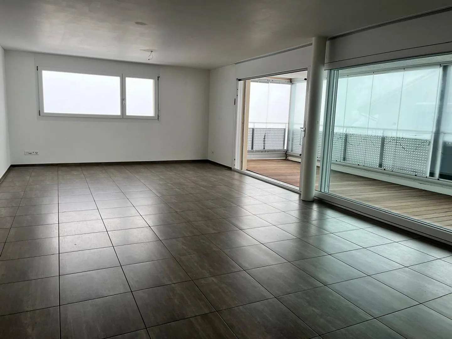 1 Month Free Living: Exclusive Apartment with a View - Photo 2 of 10