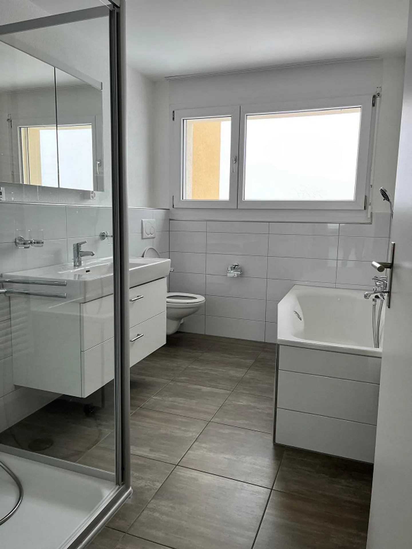 1 Month Free Living: Exclusive Apartment with a View - Photo 5 of 10