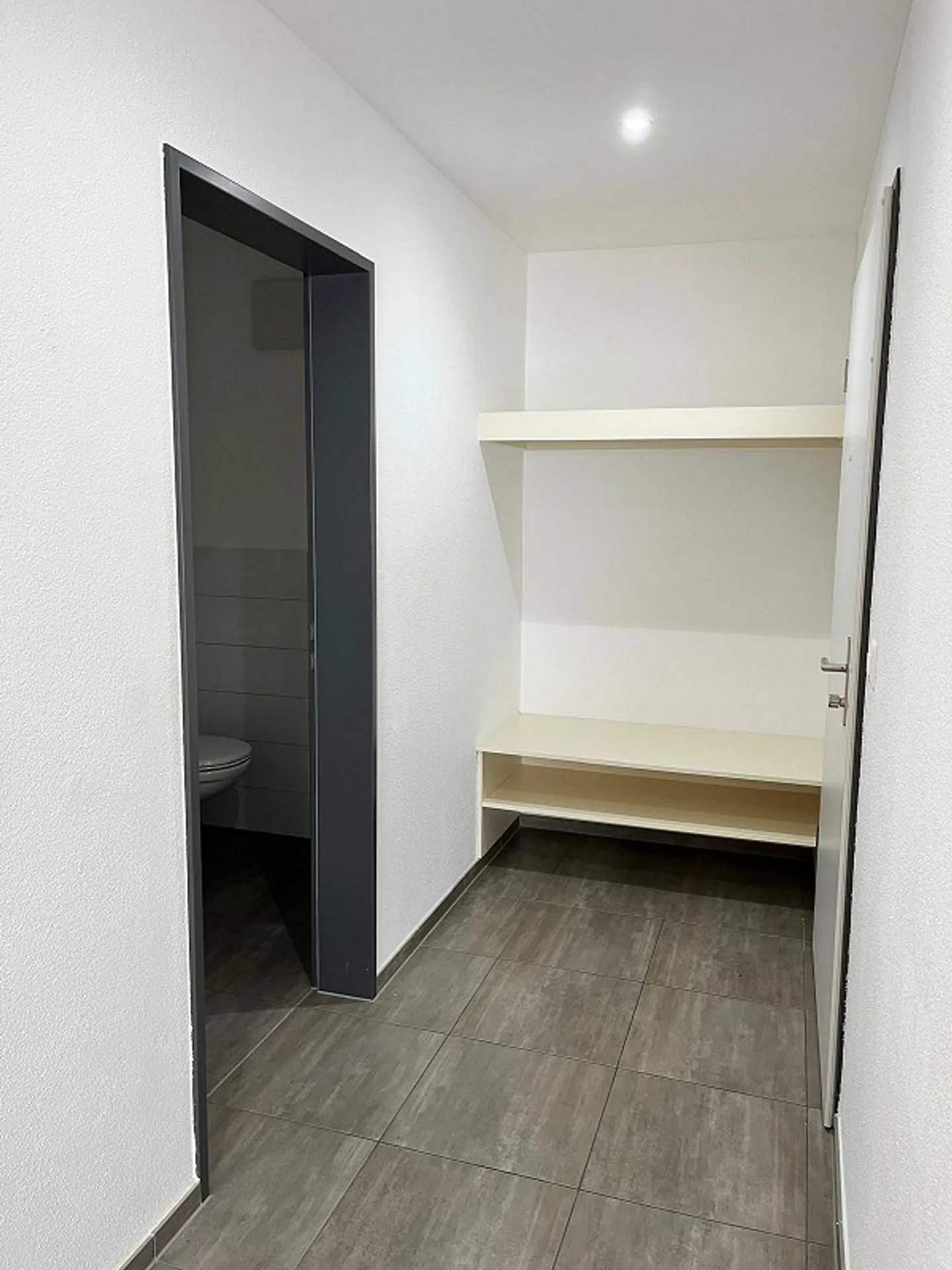 1 Month Free Living: Exclusive Apartment with a View - Photo 9 of 10