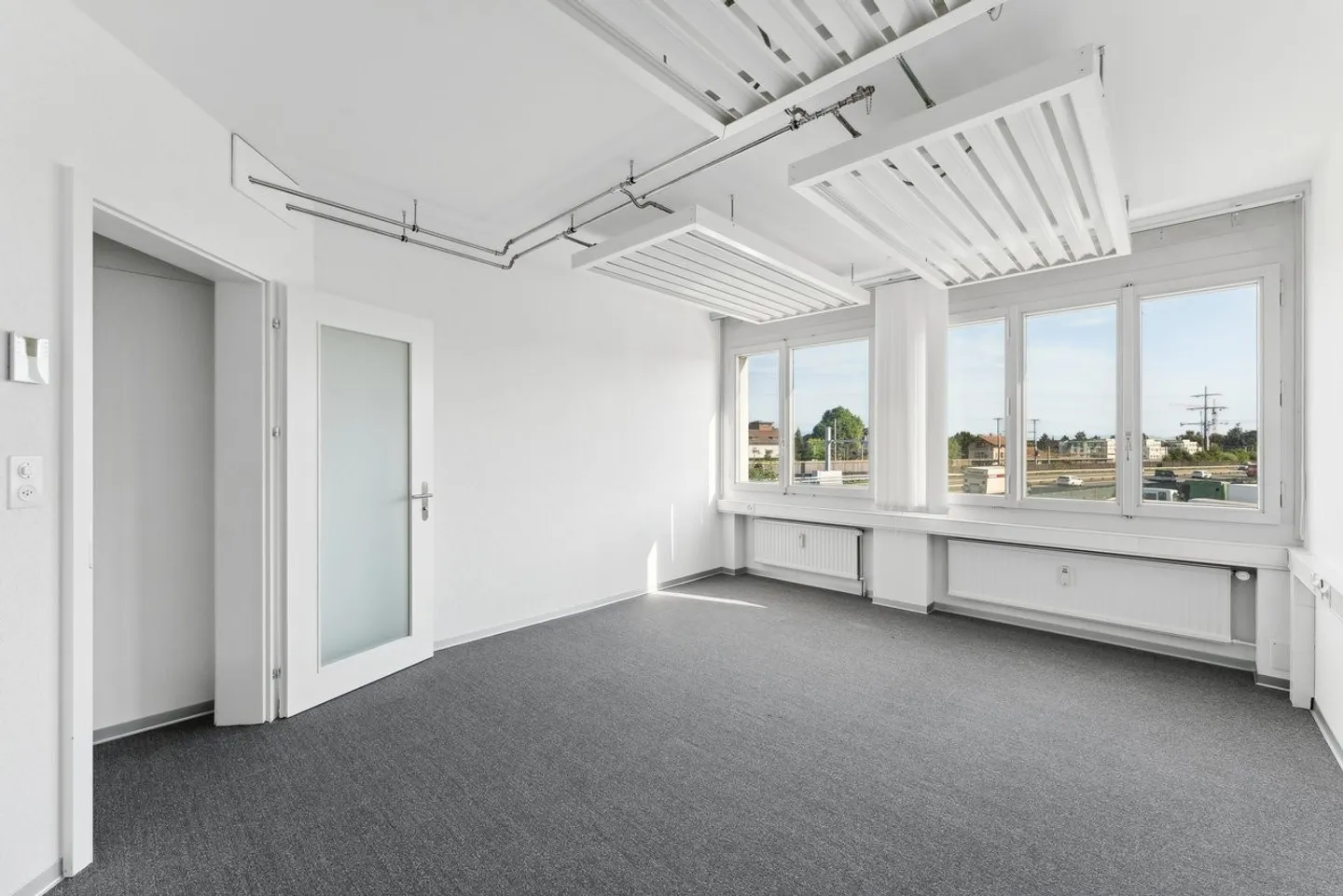 Votre surface de succès - aménagement haut de gamme et connexions parfaites ! - Photo 1 sur 11