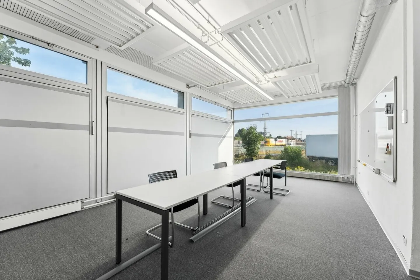 Votre surface de succès - aménagement haut de gamme et connexions parfaites ! - Photo 3 sur 11