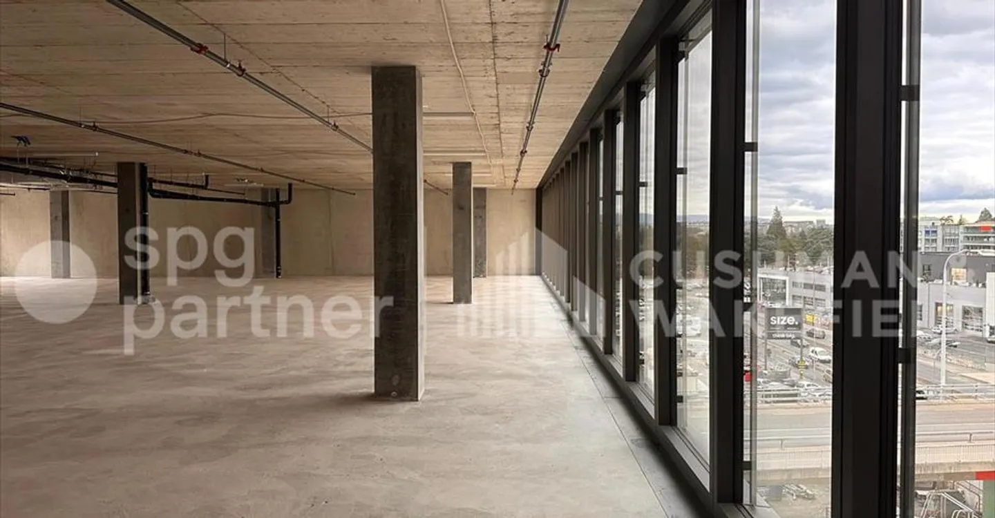 Mixed-use building for rent - Photo 5 of 11