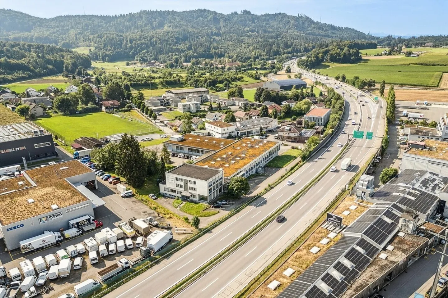 Votre surface de succès - aménagement haut de gamme et connexions parfaites ! - Photo 2 sur 11