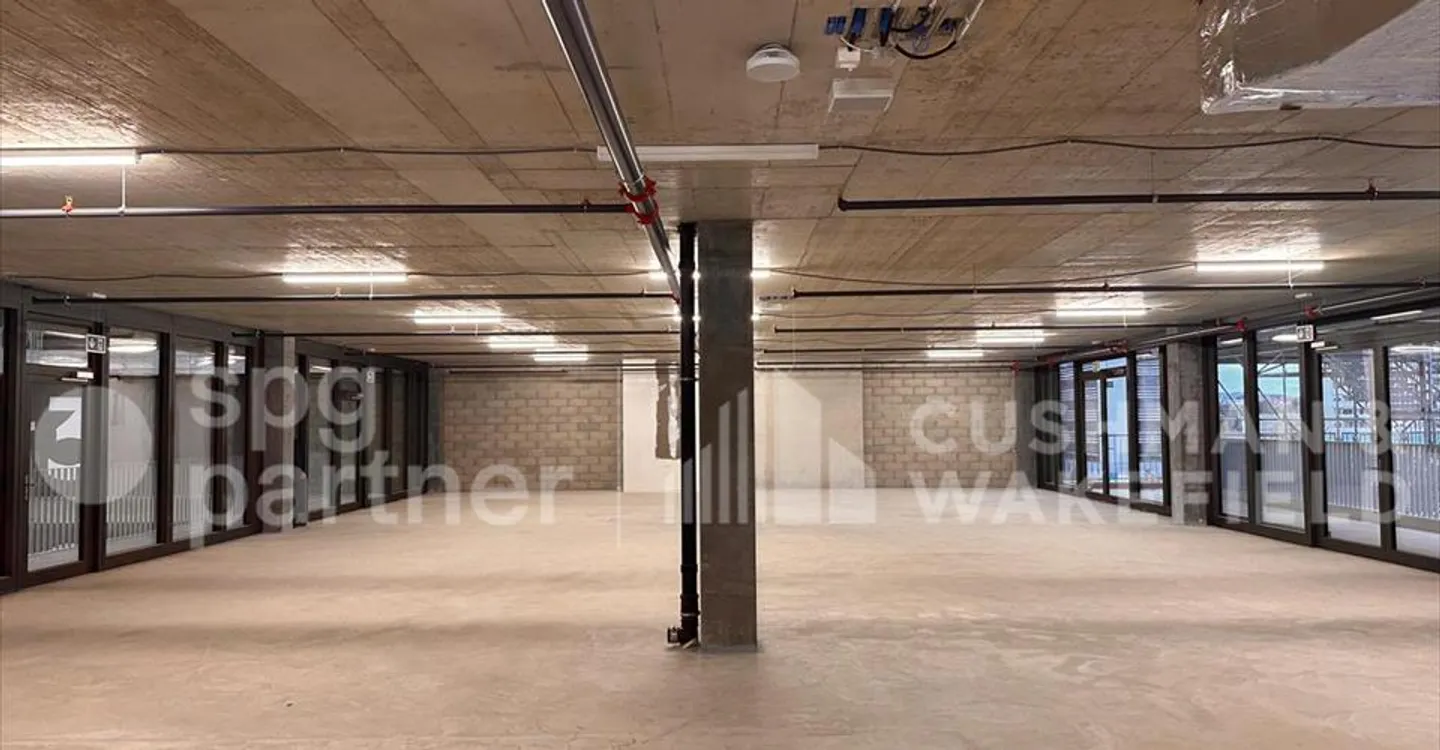 Mixed-use building for rent - Photo 8 of 11