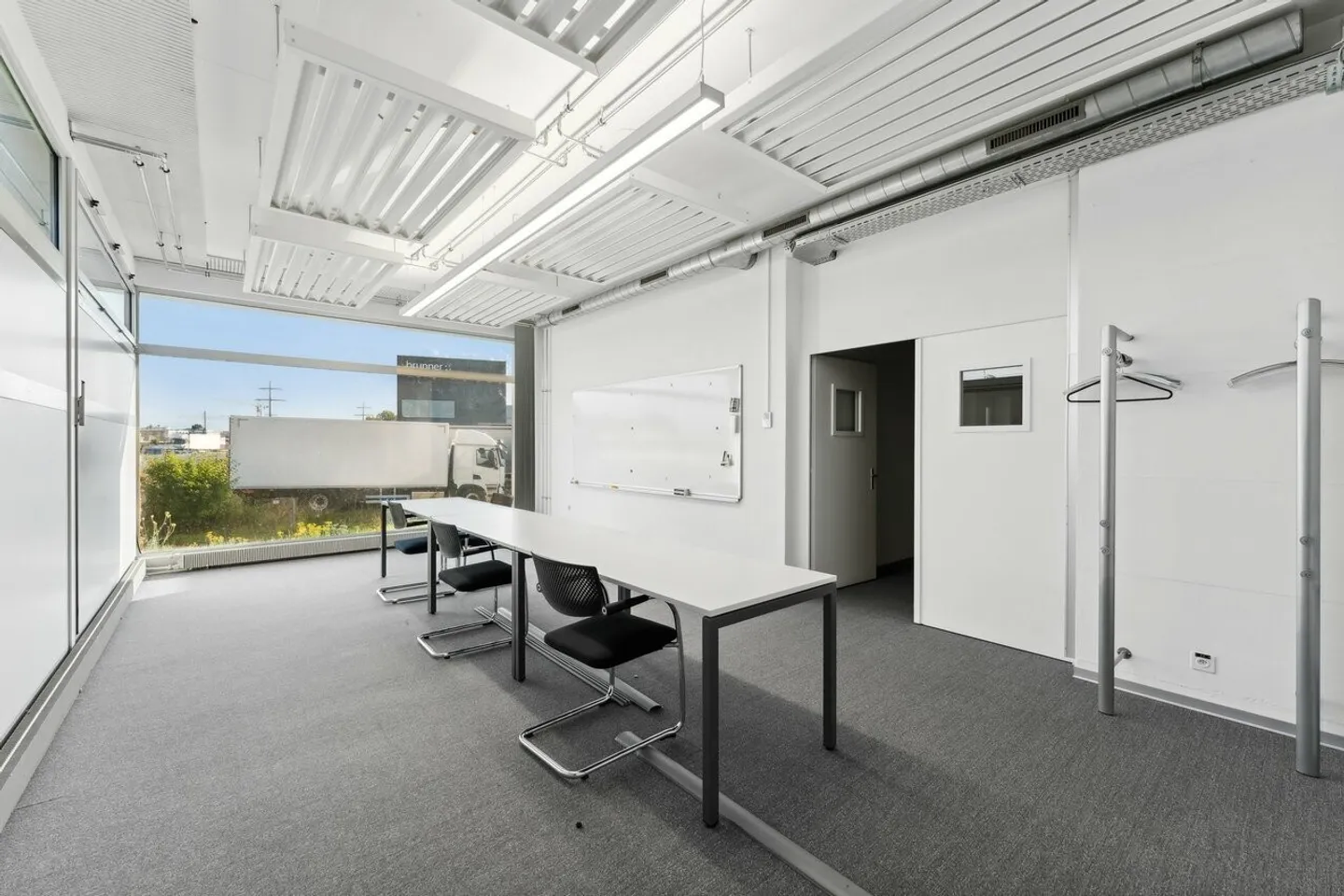 Votre surface de succès - aménagement haut de gamme et connexions parfaites ! - Photo 4 sur 11