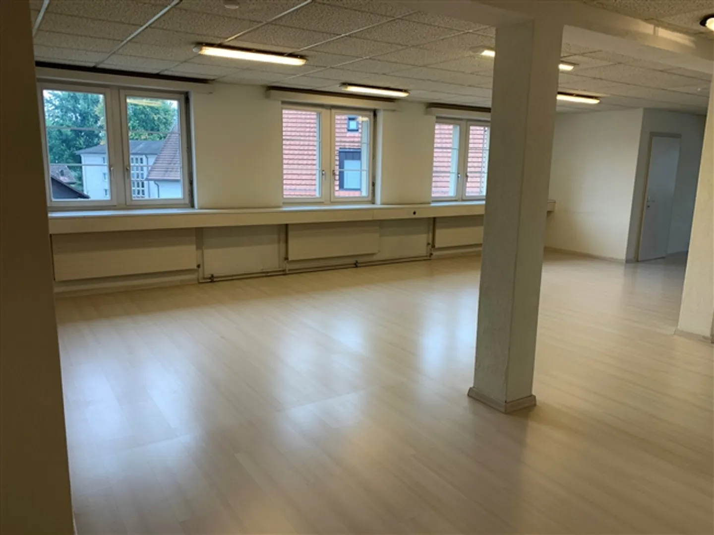 Commercial space in a central location with goods lift - Photo 2 of 5