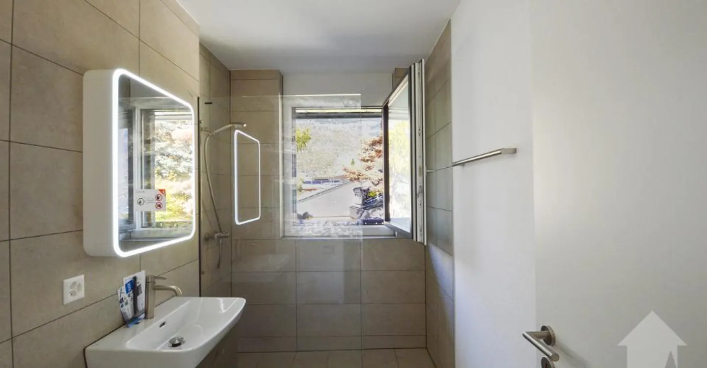 Modernes 3,5-Zimmer-Apartment in Visp - Foto 4 von 10