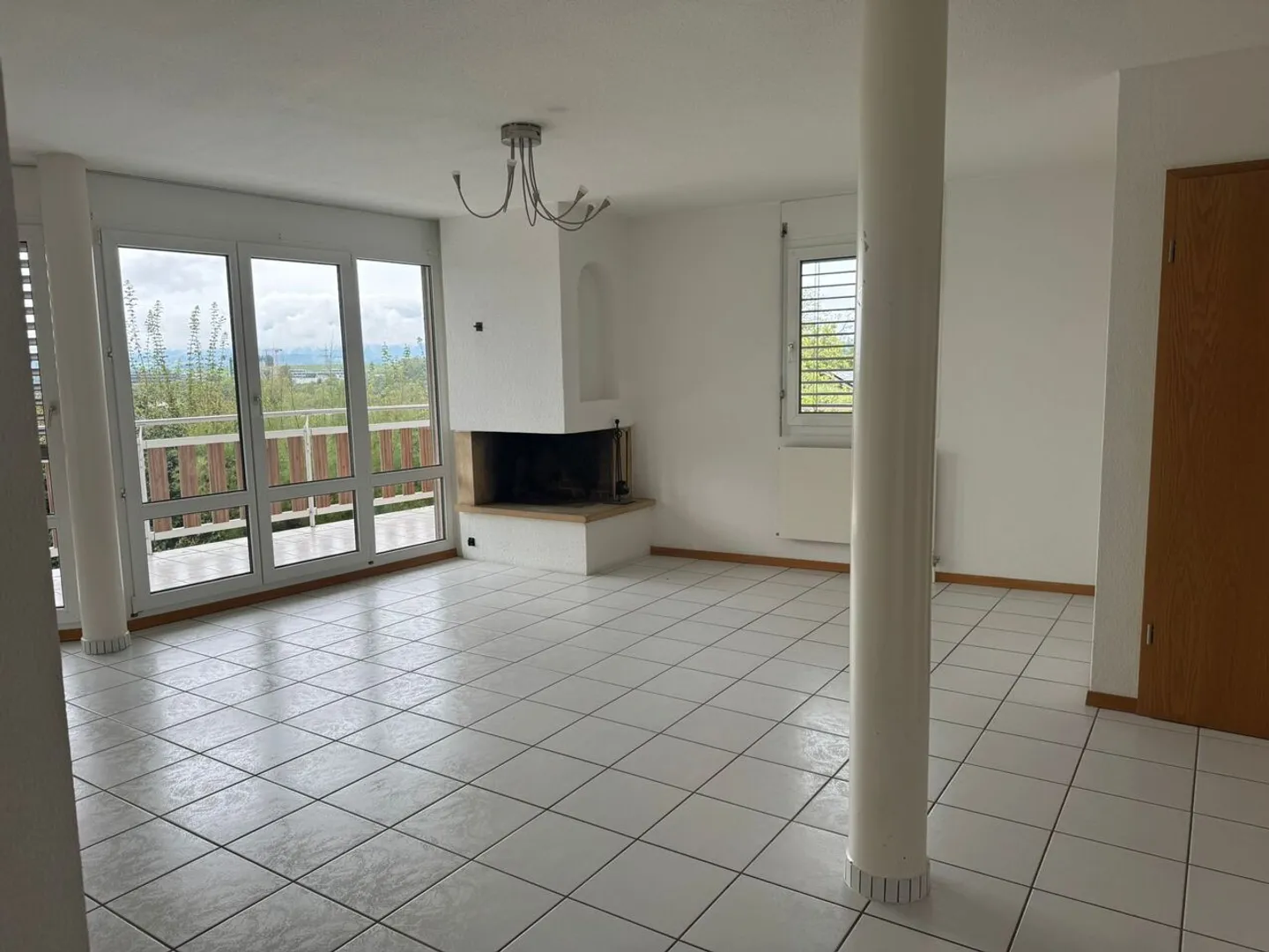 Spazioso appartamento 3.5p con balcone e camino in affitto a Crissier - Foto 1 di 8