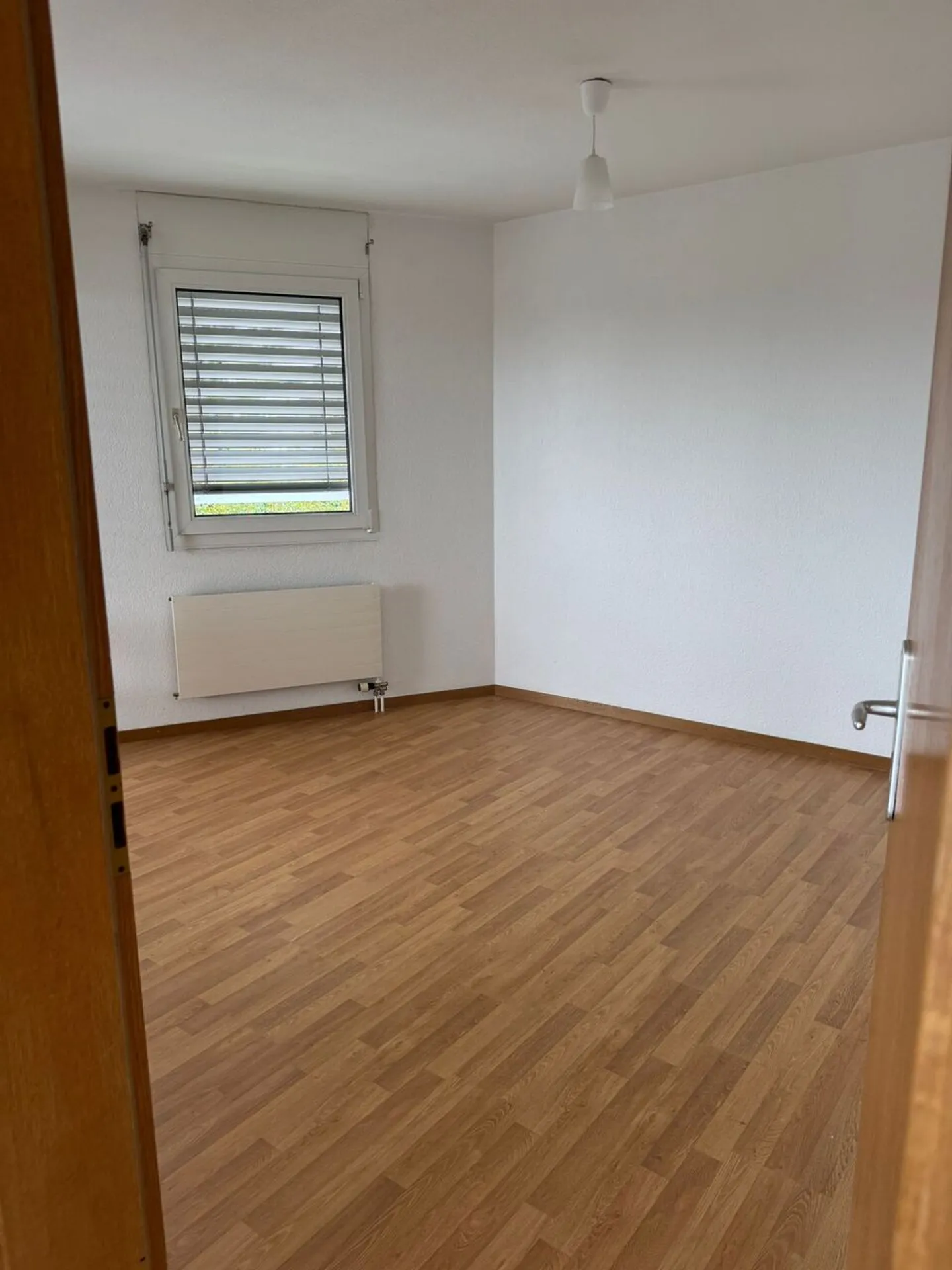 Spazioso appartamento 3.5p con balcone e camino in affitto a Crissier - Foto 6 di 8