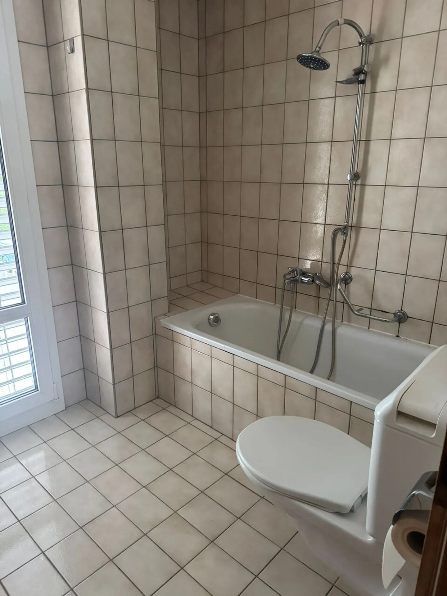 Spazioso appartamento 3.5p con balcone e camino in affitto a Crissier - Foto 7 di 8