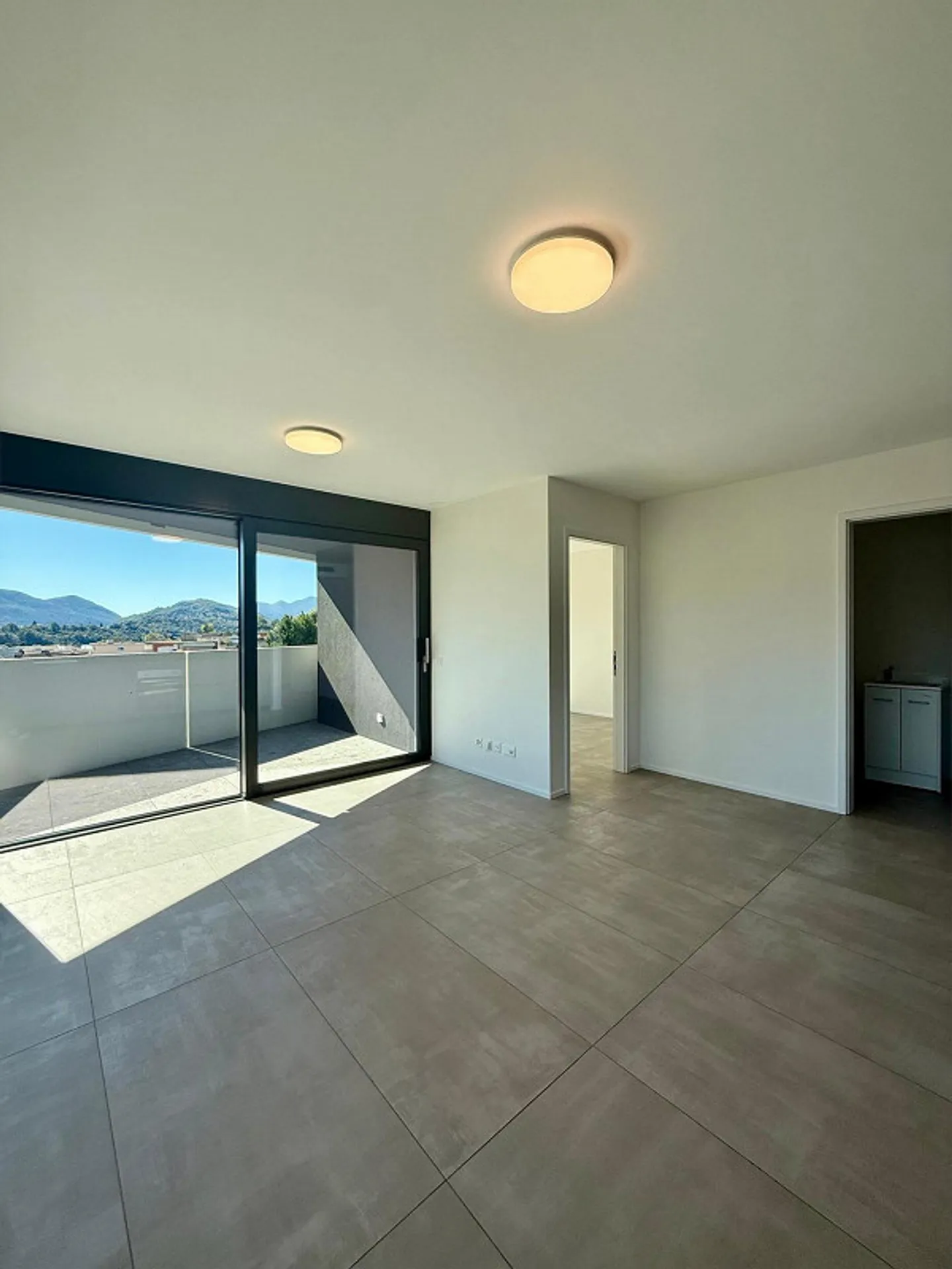 Breganzona 3.5 Room Rent 1900 Additional Costs 200 - Photo 3 of 5