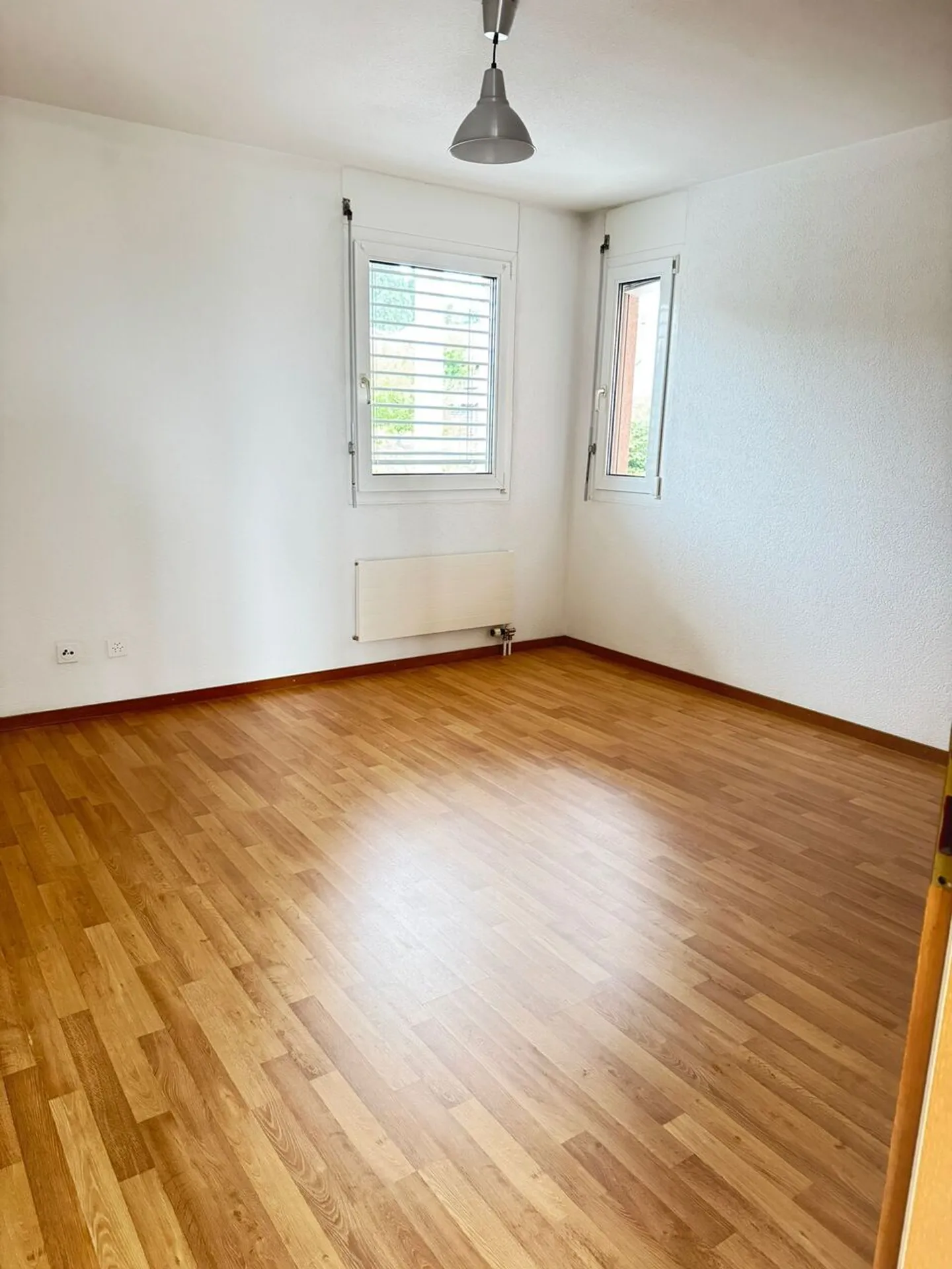 Spazioso appartamento 3.5p con balcone e camino in affitto a Crissier - Foto 5 di 8