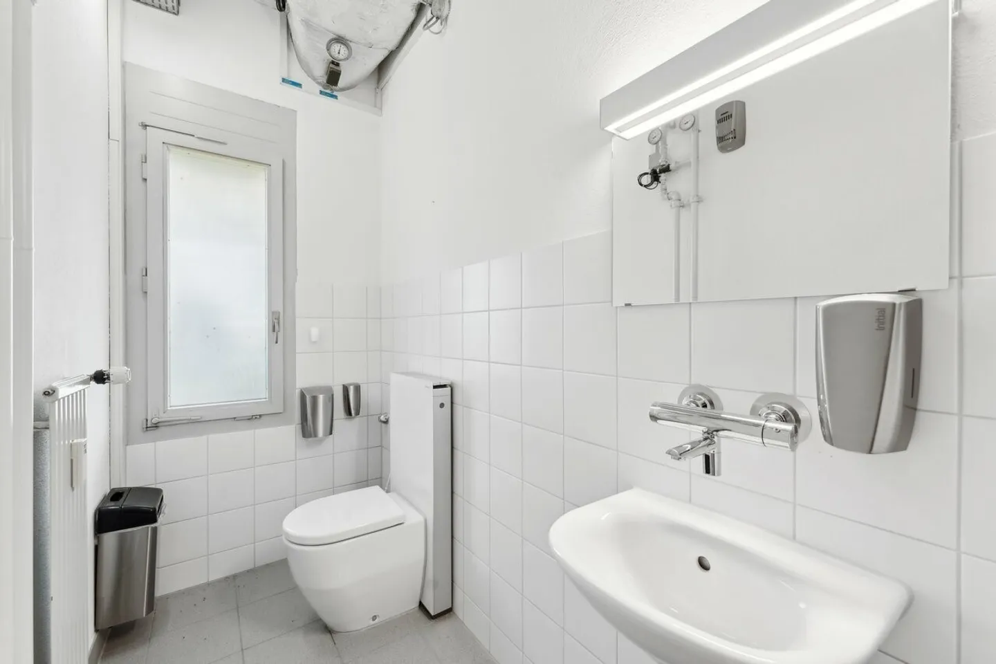 Votre surface de succès - aménagement haut de gamme et connexions parfaites ! - Photo 10 sur 11