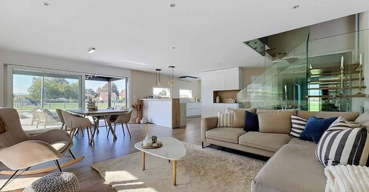 Contemporary villa with 5.5 rooms and swimming pool - Photo 2 of 11