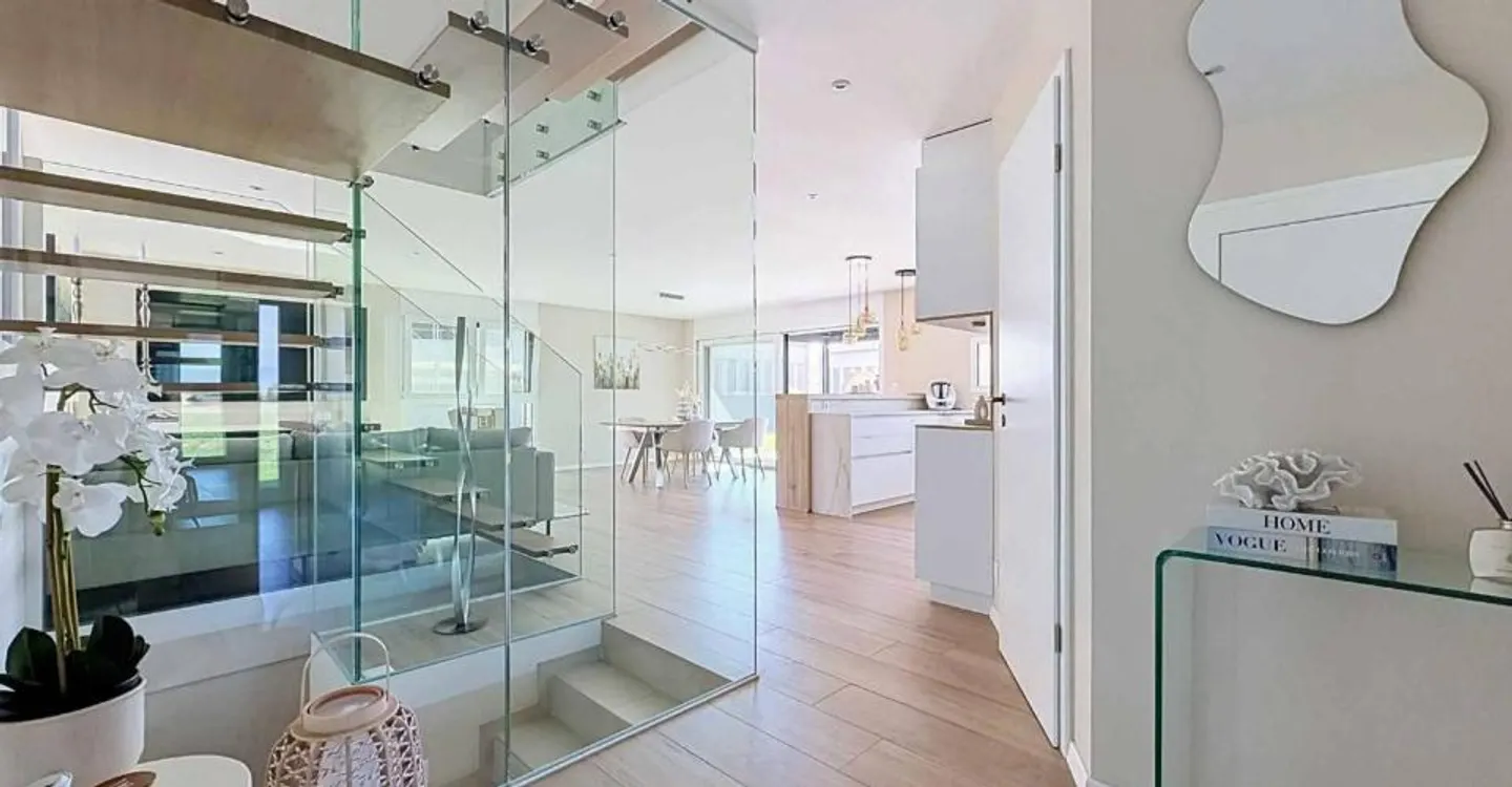 Contemporary villa with 5.5 rooms and swimming pool - Photo 4 of 11