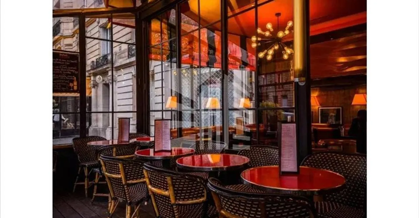 Mixed-use building for rent - Photo 1 of 2