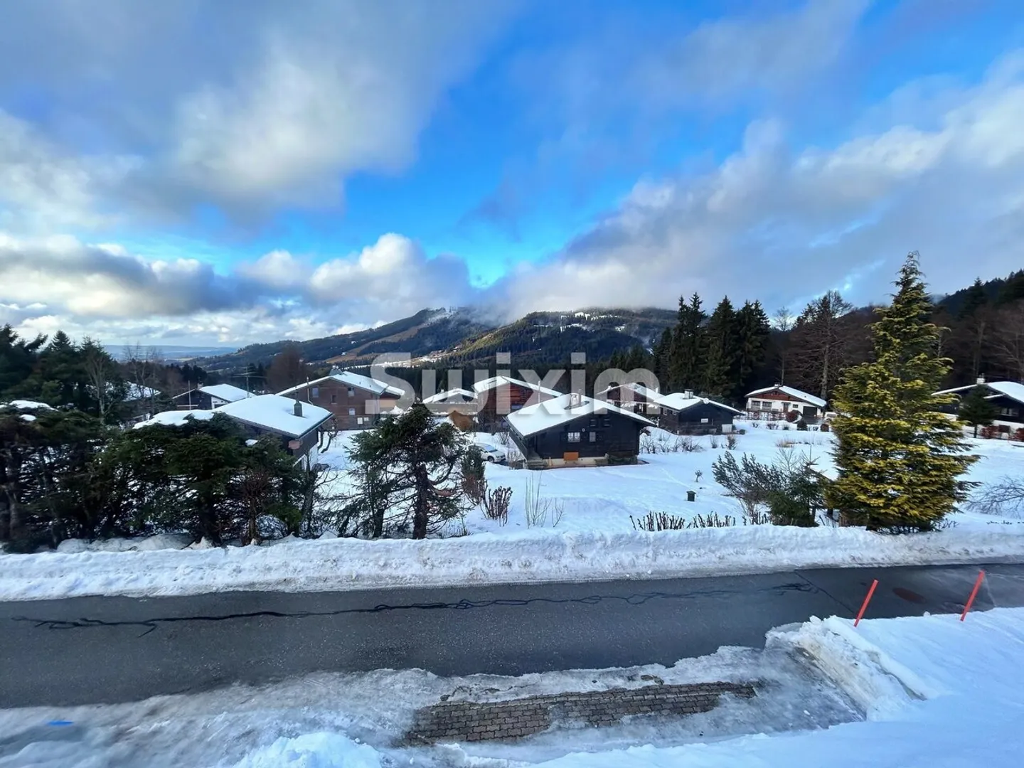 Chalet con Appartamenti Doppio - Foto 1 di 8