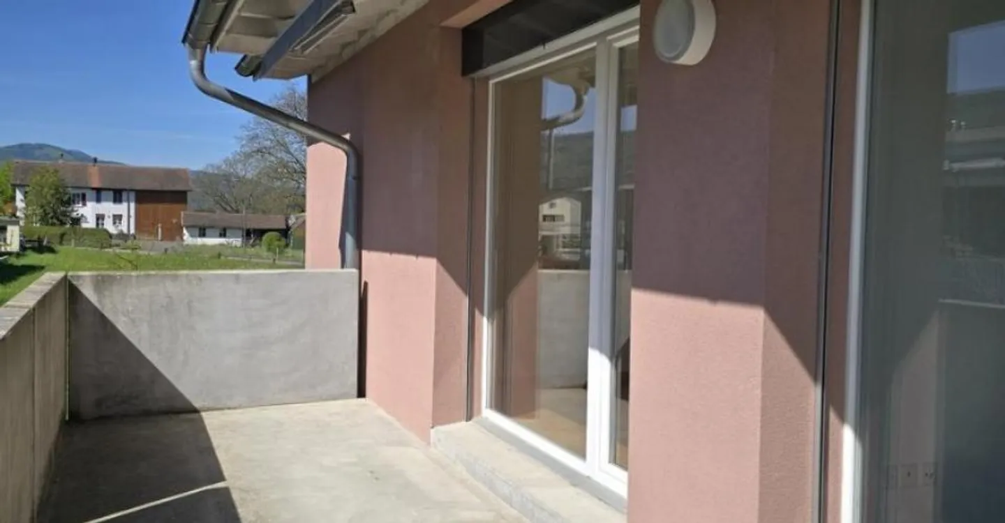 Appartement moderne avec balcon - Photo 2 sur 12