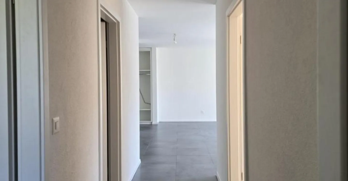 Appartement moderne avec balcon - Photo 3 sur 12