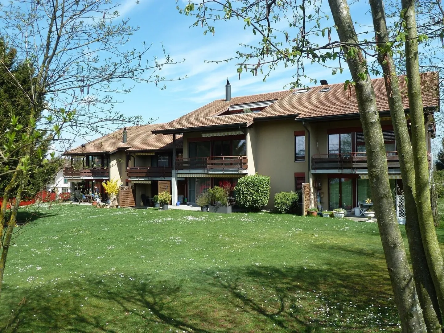 Bellissimo appartamento di 4½ stanze in una zona residenziale tranquilla e verde - Foto 1 di 2