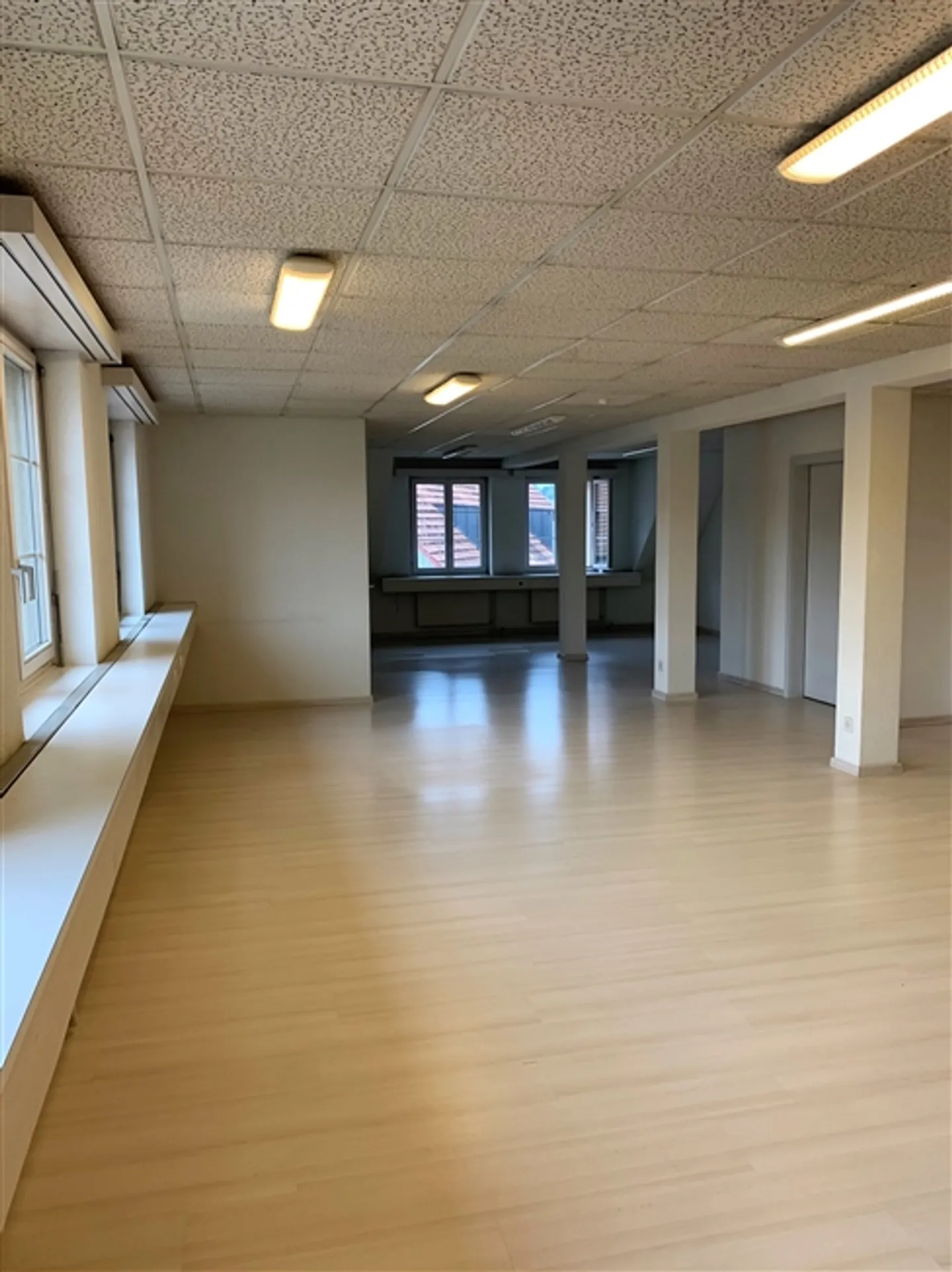 Commercial space in a central location with goods lift - Photo 4 of 5