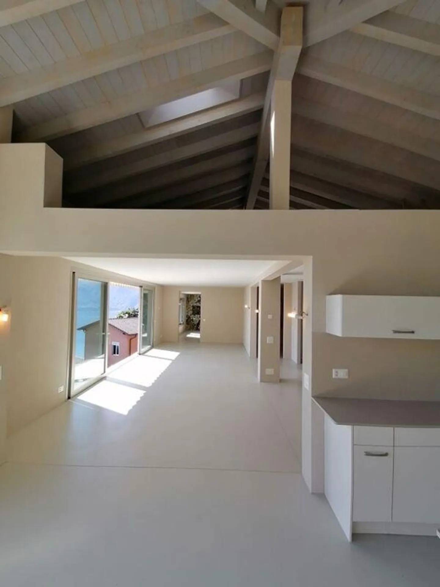 Semi-detached villa with 4 ½ and 2-room apartments and single-family house - Photo 9 of 13