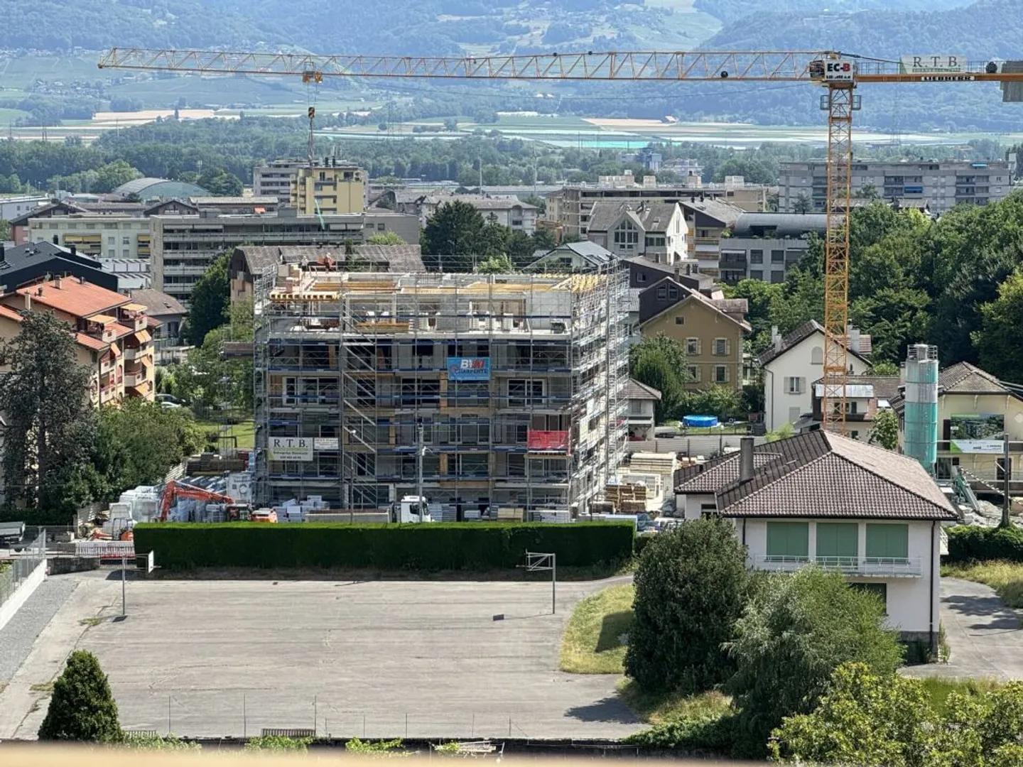 Bell'appartamento di 2,5 stanze con balcone nel centro di Monthey - Foto 6 di 12