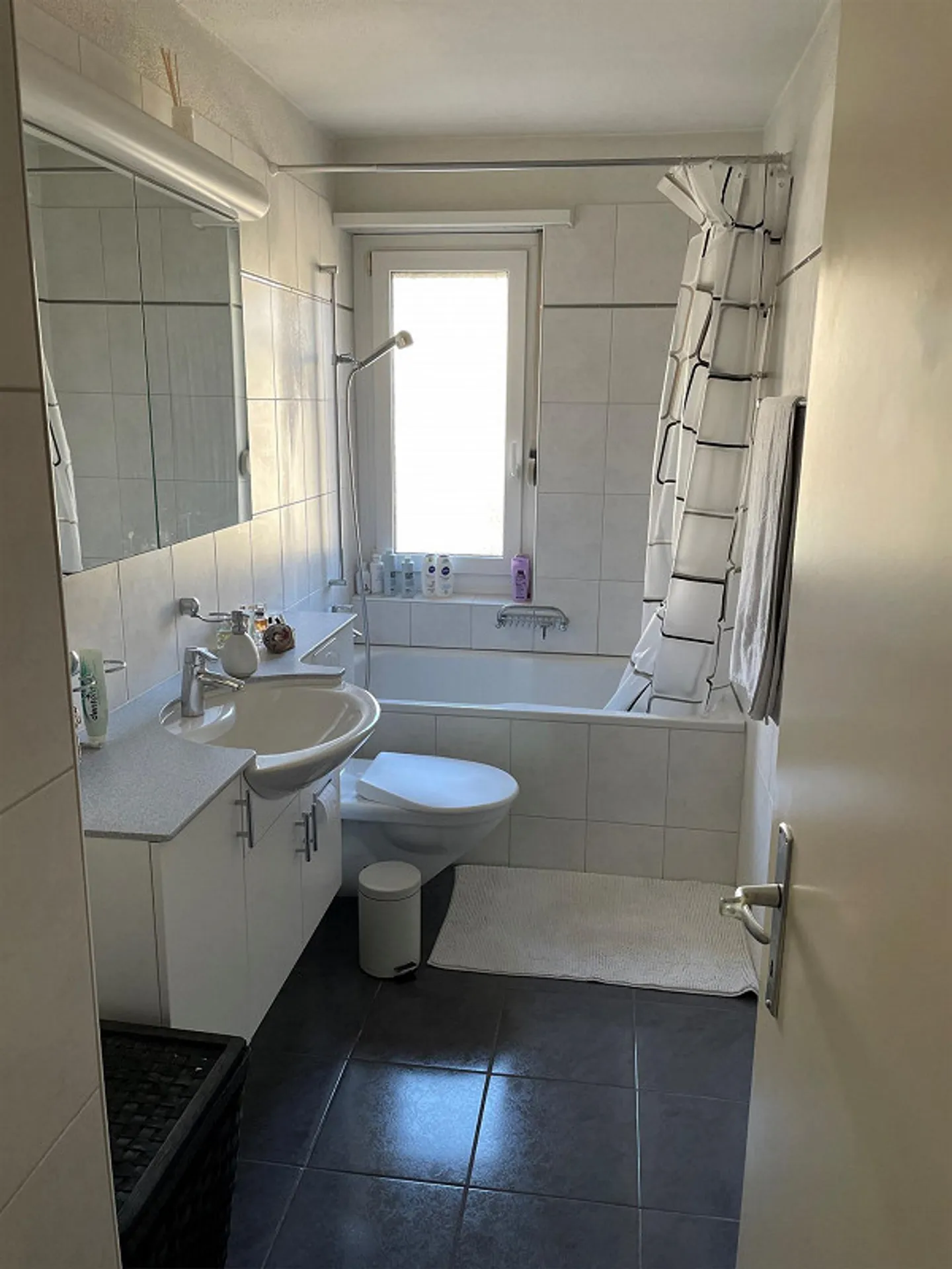 Renting without Deposit - Attractive Apartment with Discount Options - Photo 3 of 5