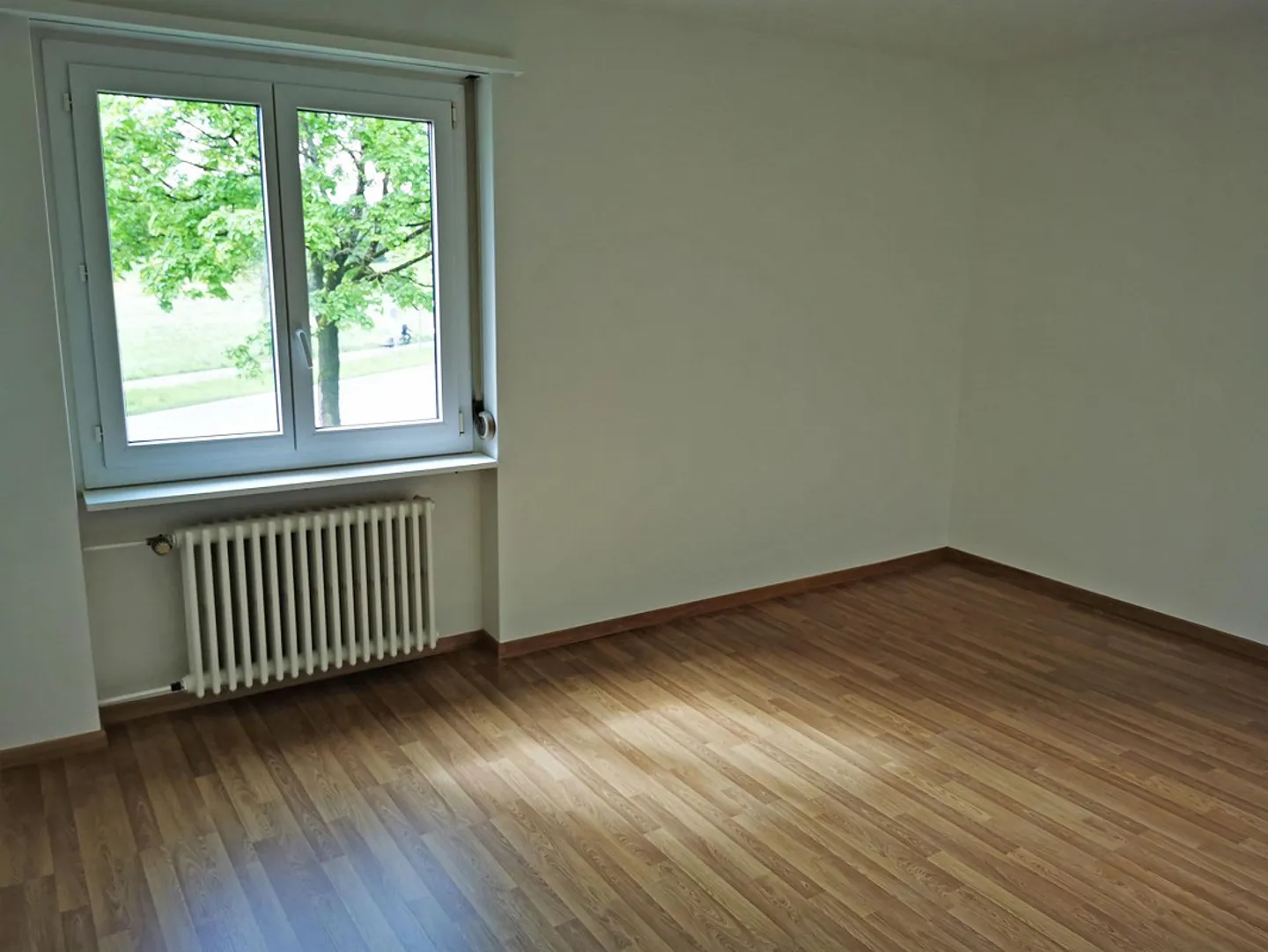 Renting without Deposit - Attractive Apartment with Discount Options - Photo 5 of 5