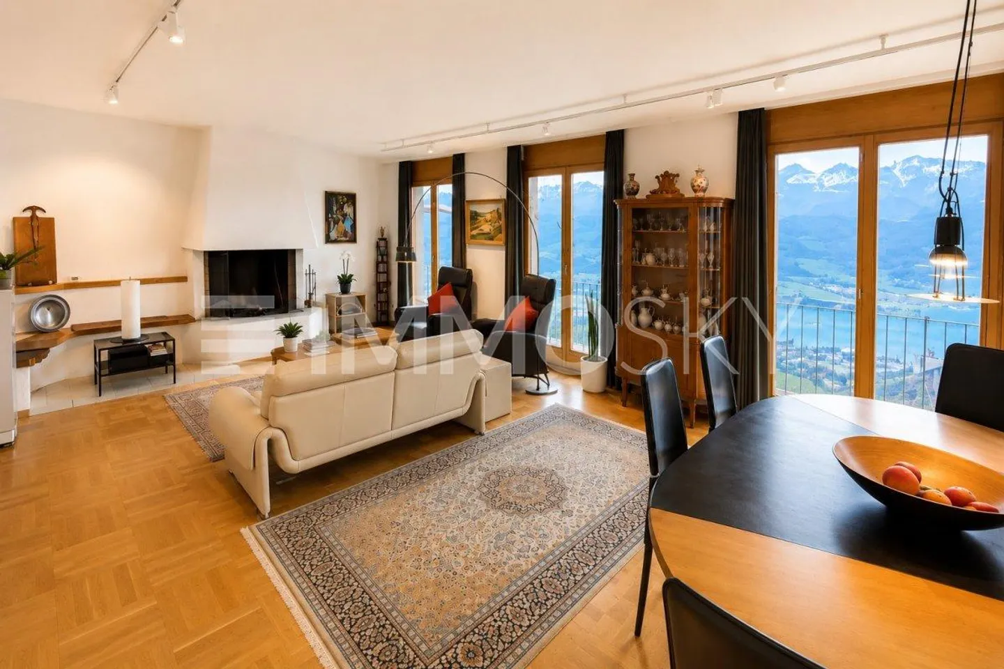 Living with a panoramic view over Lake Sarner and the mountain world - Photo 3 of 5