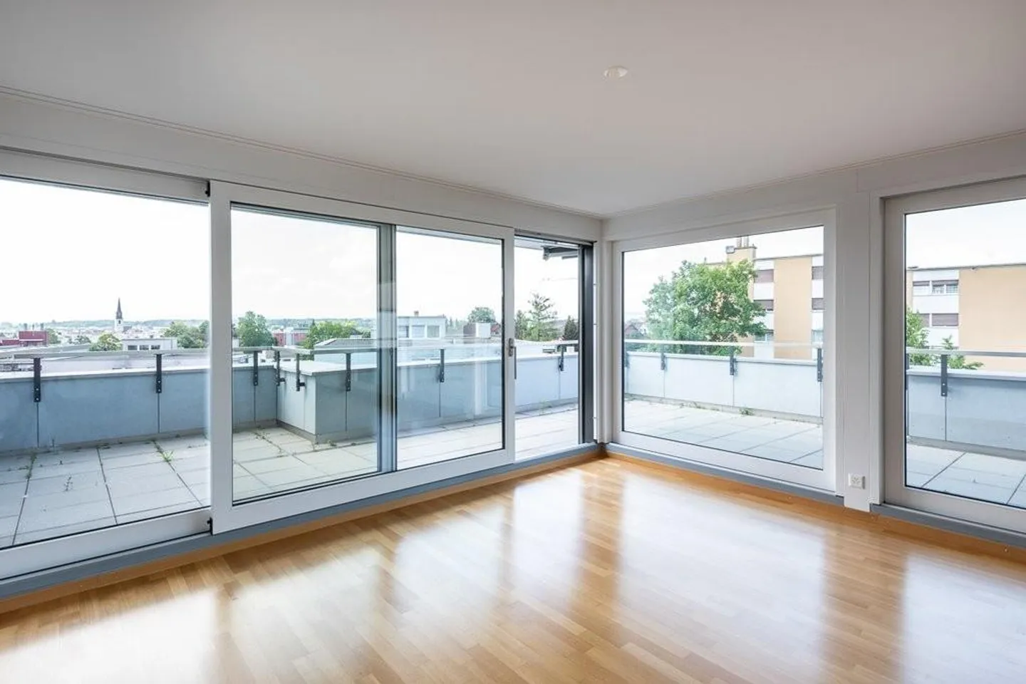 Magnifique appartement en attique de 3,5 pièces à Bülach - Photo 3 sur 10