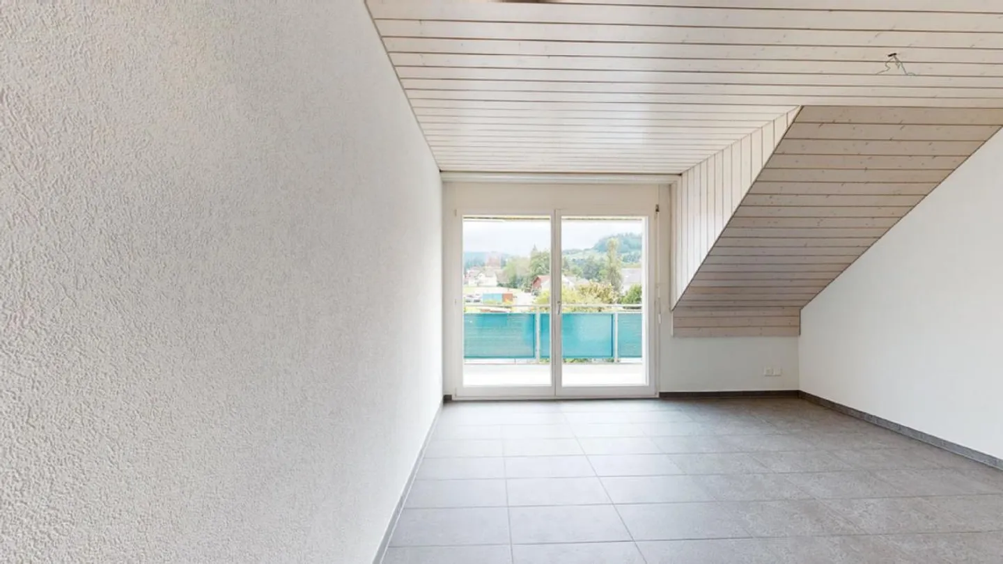 Helle Dachwohnung in ruhigem Quartier - Foto 4 von 9