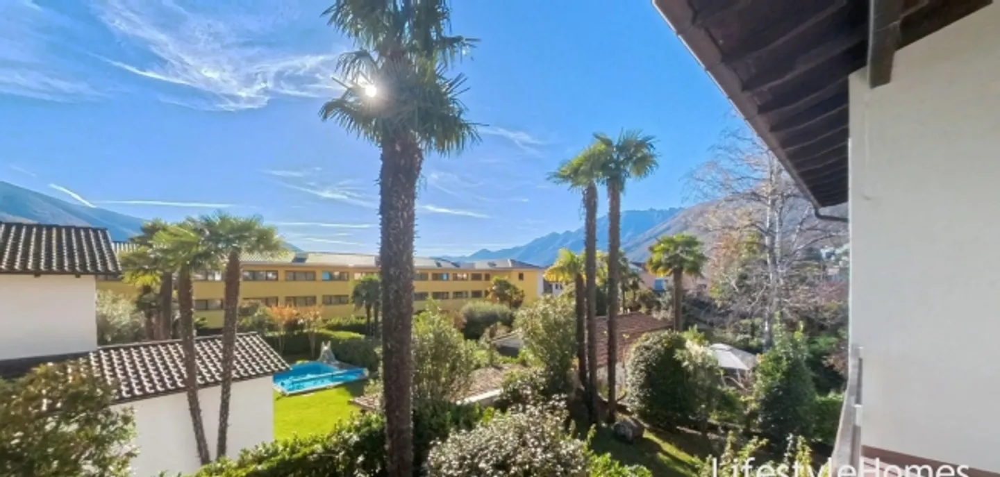 Stepped house for sale - Photo 1 of 9