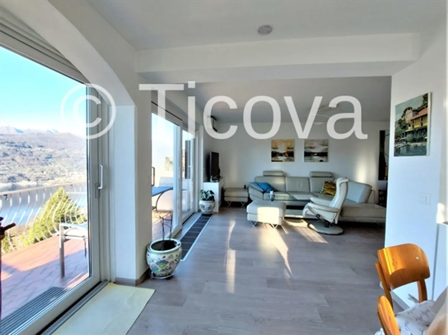 Bellissimo appartamento ristrutturato e panoramico a Montagnola - Foto 3 di 13