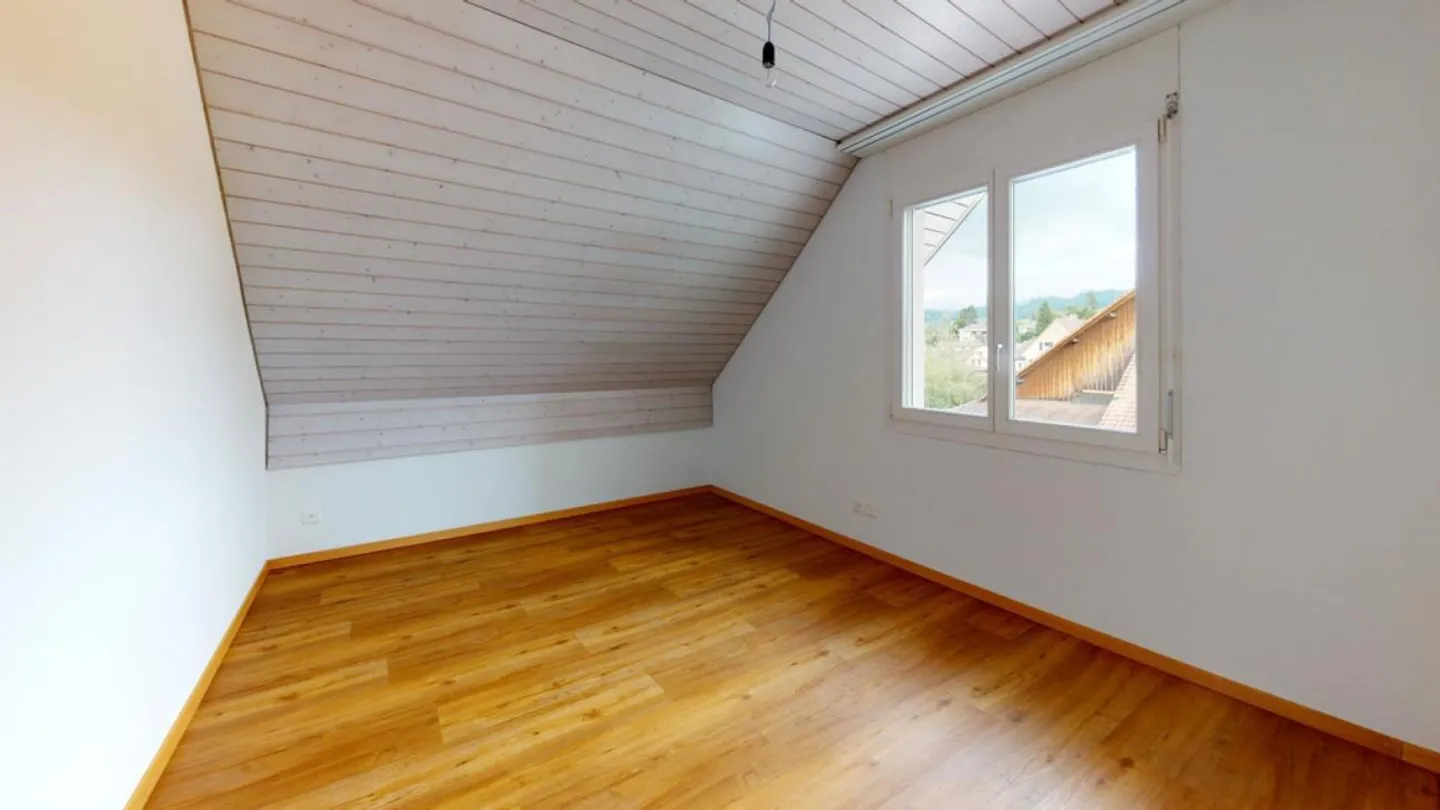 Helle Dachwohnung in ruhigem Quartier - Foto 6 von 9